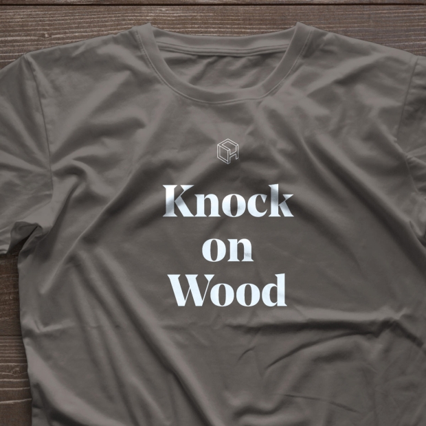 Hackl Interieur Tischler Möbelbau 1220 Wien – T-Shirt »Knock on Wood«